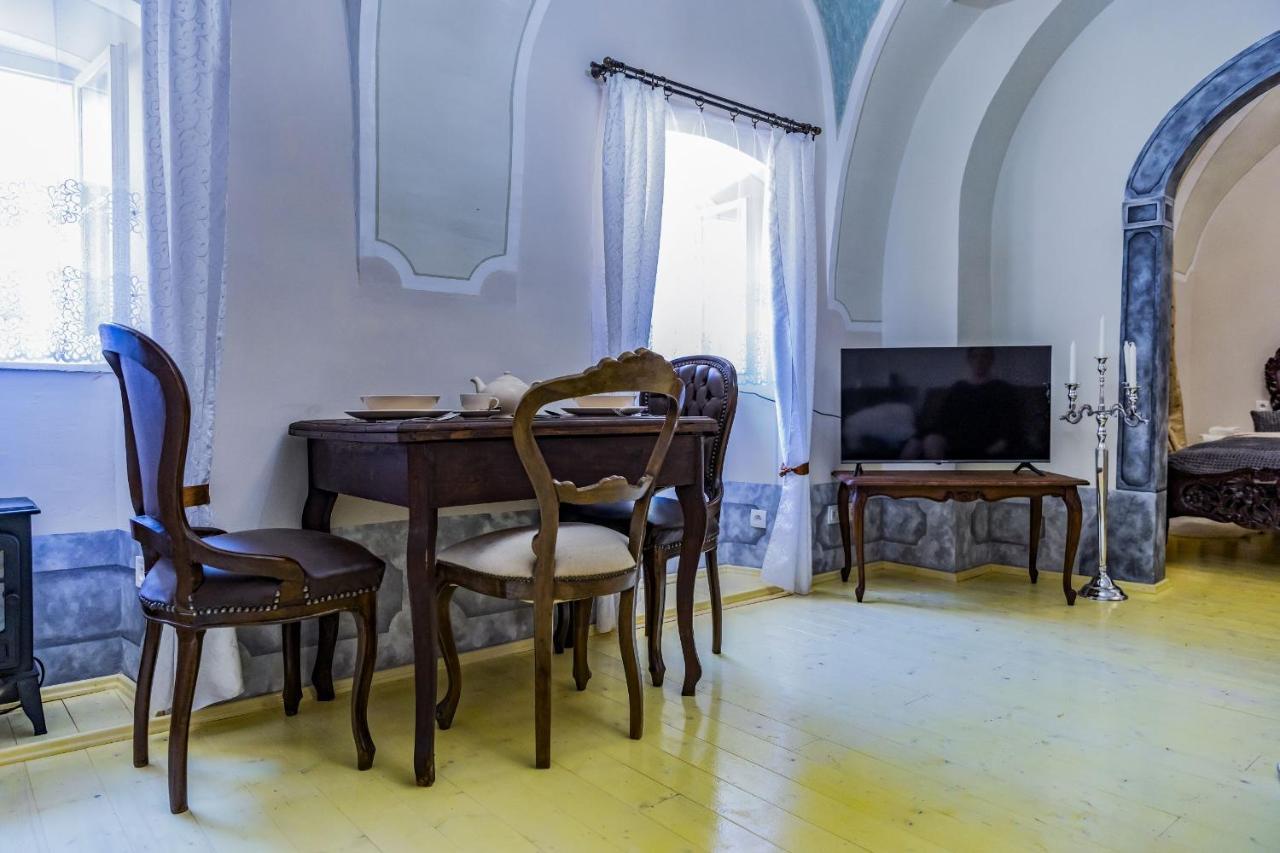 Apartman Charlotte V Dome So Studnou Na Streche Banska Stiavnica Luaran gambar