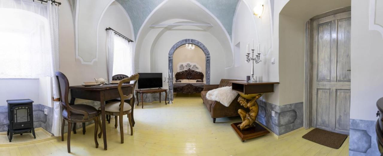 Apartman Charlotte V Dome So Studnou Na Streche Banska Stiavnica Luaran gambar