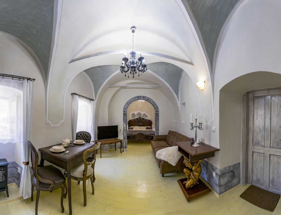 Apartman Charlotte V Dome So Studnou Na Streche Banska Stiavnica Luaran gambar
