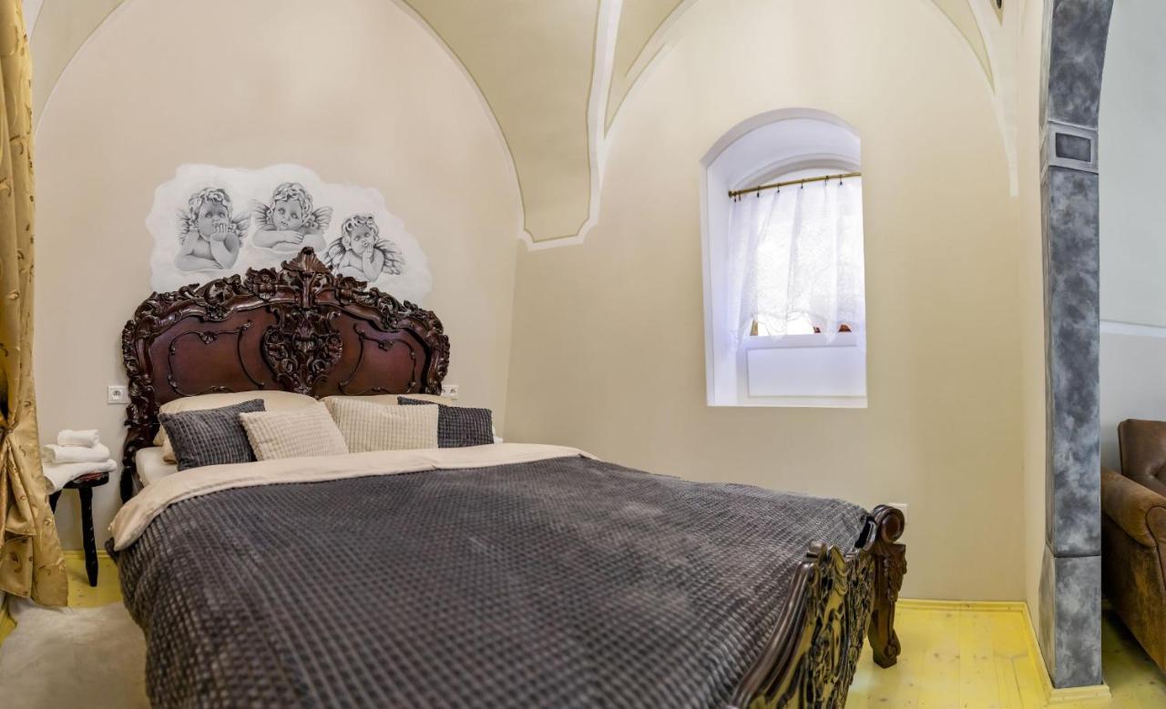 Apartman Charlotte V Dome So Studnou Na Streche Banska Stiavnica Luaran gambar