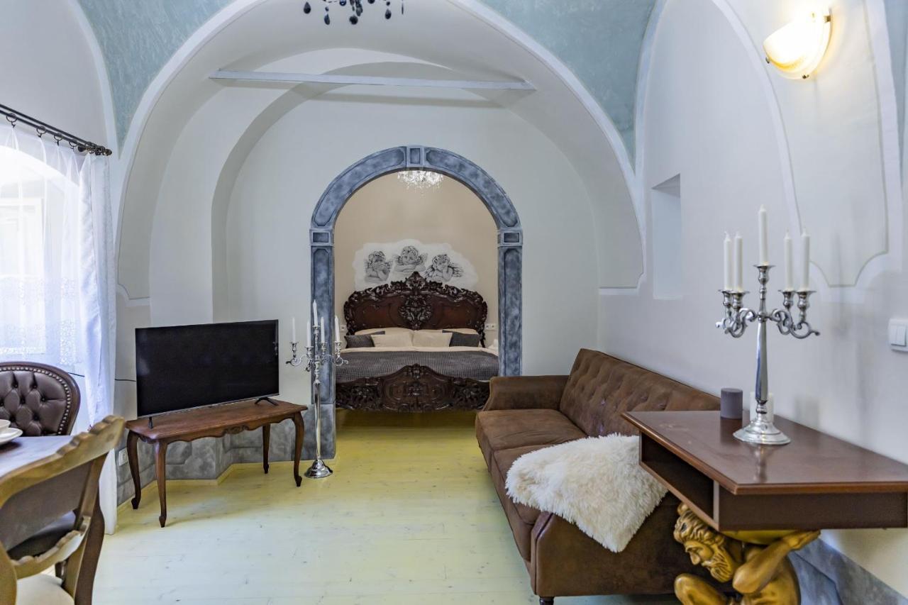 Apartman Charlotte V Dome So Studnou Na Streche Banska Stiavnica Luaran gambar