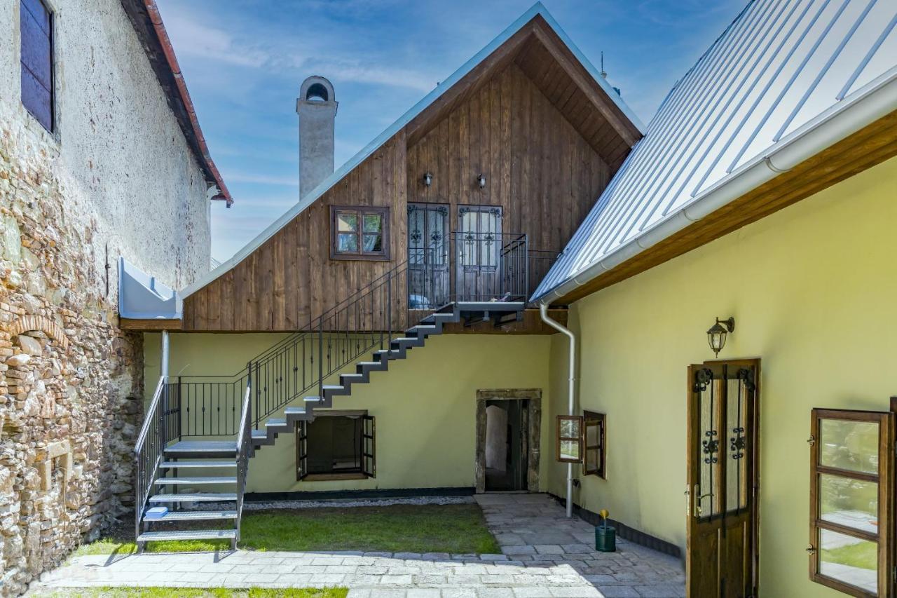 Apartman Charlotte V Dome So Studnou Na Streche Banska Stiavnica Luaran gambar